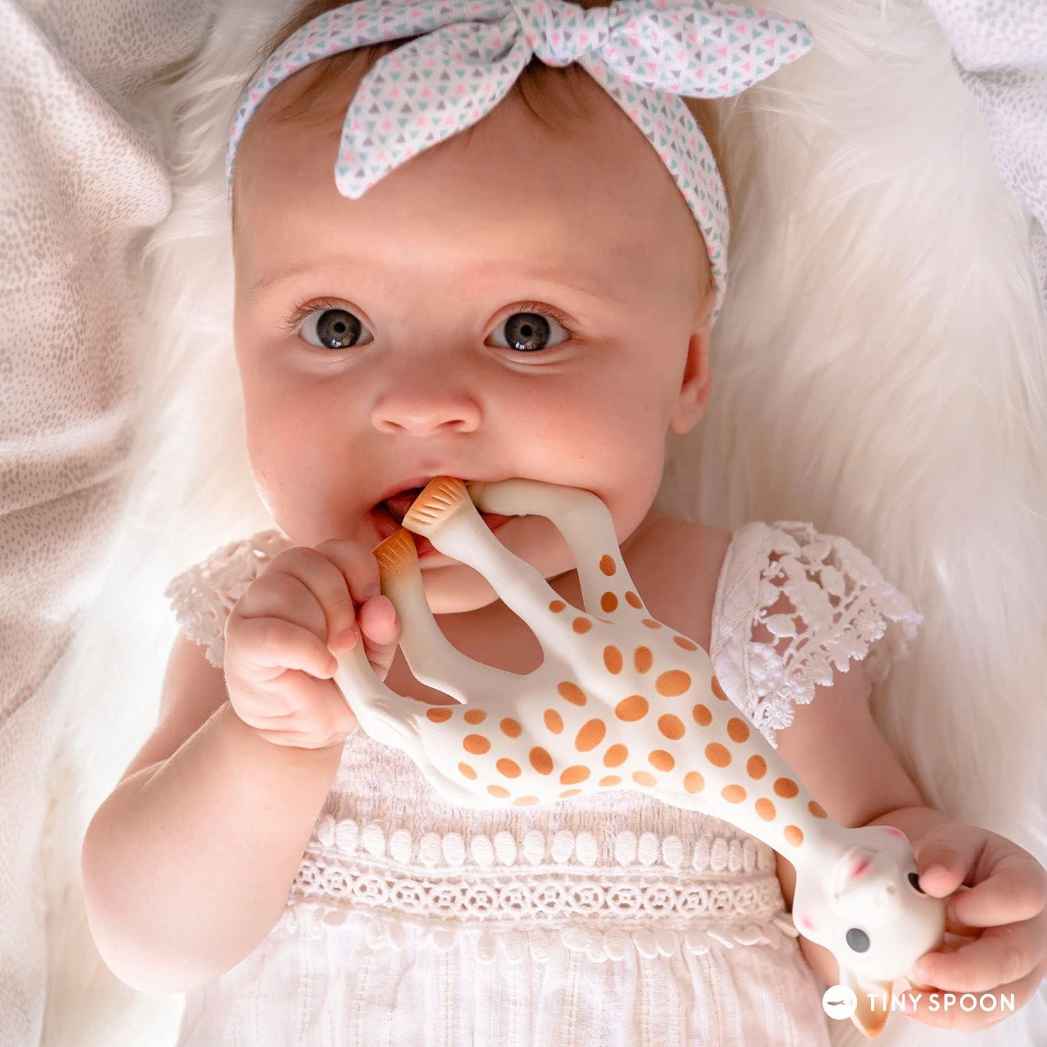 imageSophie la Girafe Coffret Cadeau Naissance Sophie la Girafe Hochet pouet Comprend 1 hochet en tissu jouet mordiller en caoutchouc 100 naturel Set dactivit pour enfantSophie la girafe Ensemble cadeau jouet de dentition et peluche pour bb