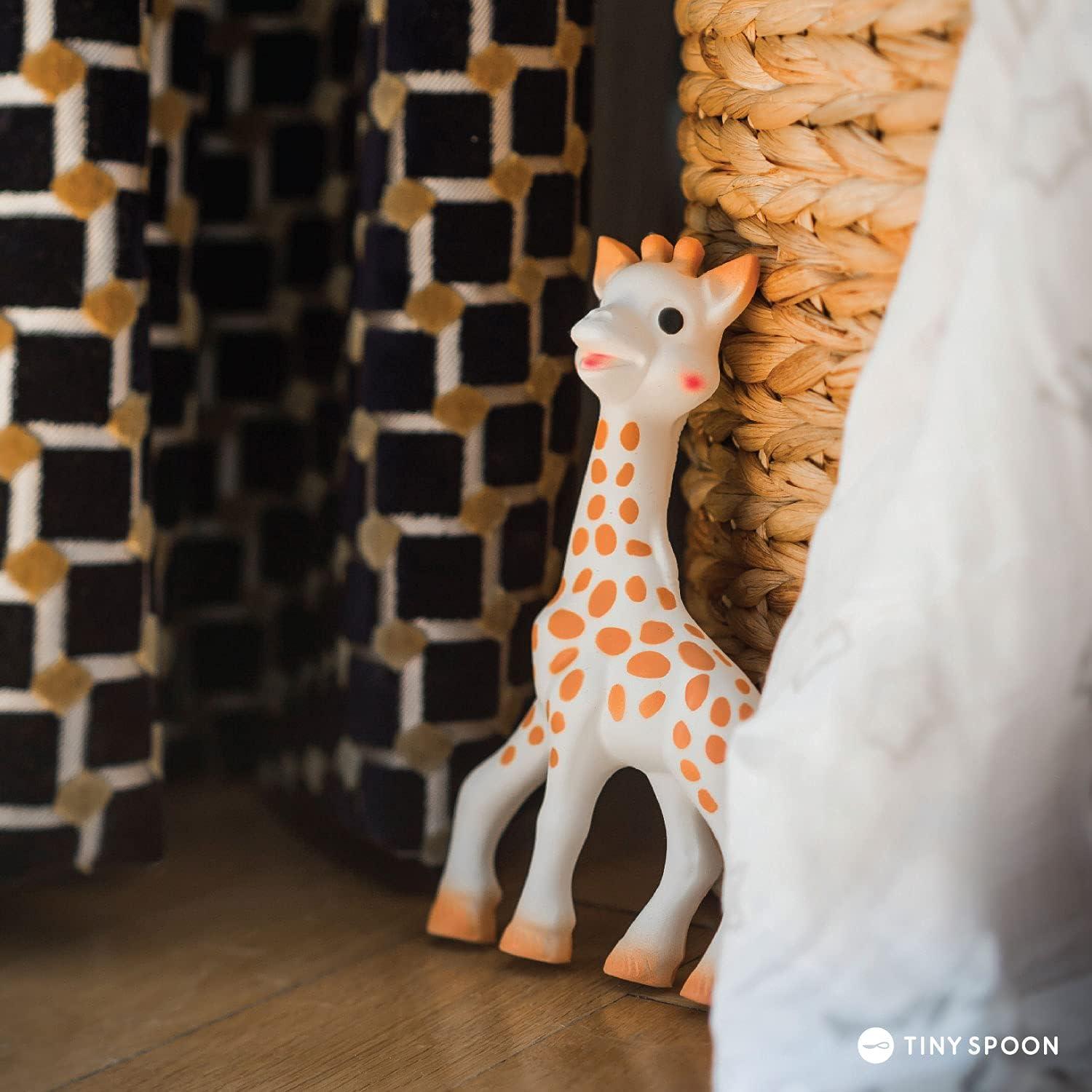 imageSophie la Girafe Coffret Cadeau Naissance Sophie la Girafe Hochet pouet Comprend 1 hochet en tissu jouet mordiller en caoutchouc 100 naturel Set dactivit pour enfantSophie la girafe Ensemble cadeau jouet de dentition et peluche pour bb
